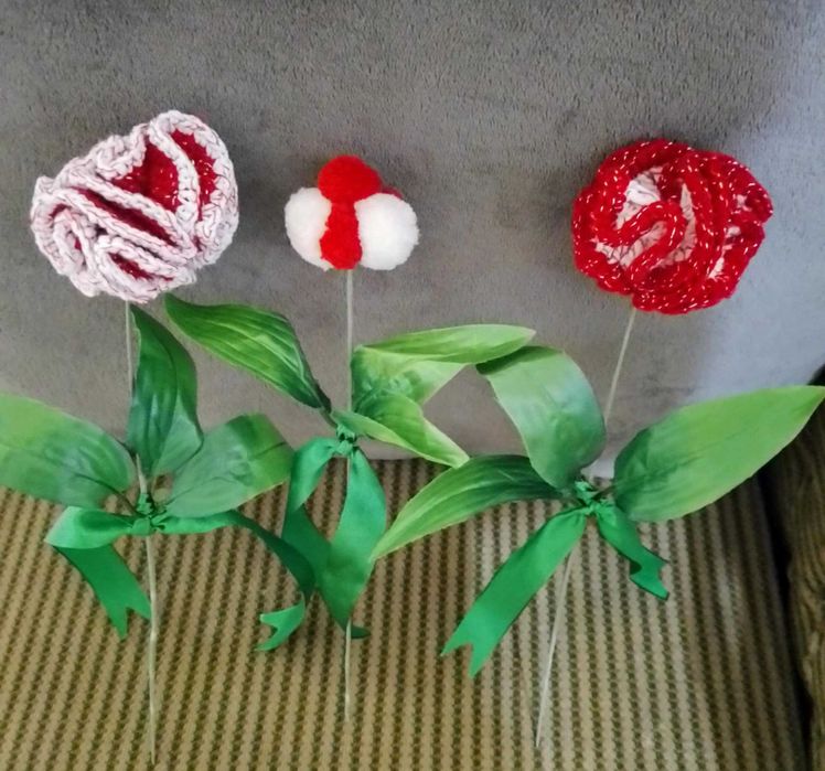 Двуцветни розички на цена  5 лв за брой.