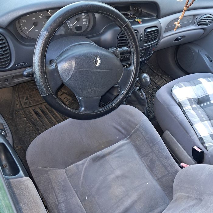 Vând mașină radiata / Dezmembrez  renault megane