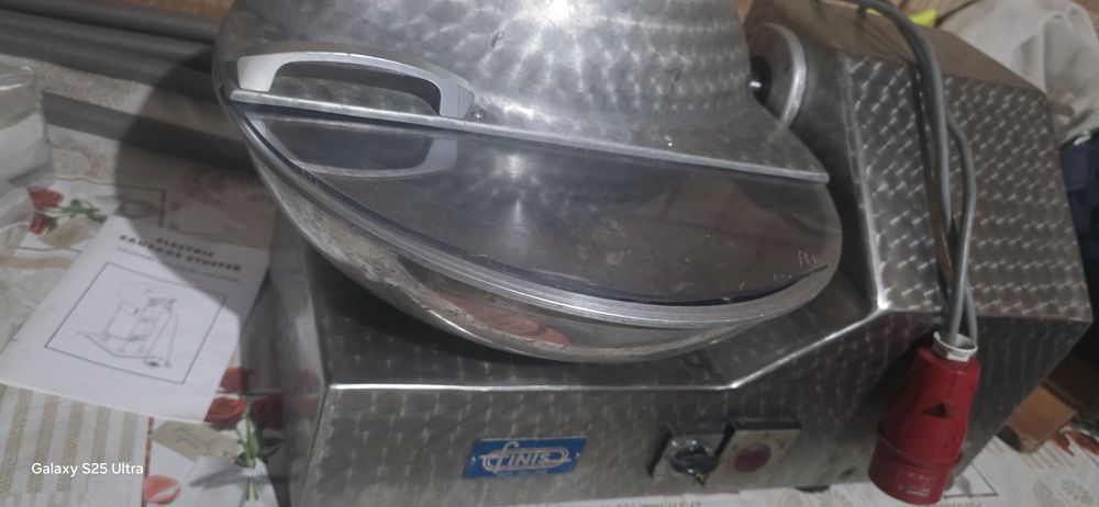 Vând cuter 16l in stare foarte bună de funcționare