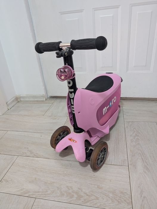 Trotineta copii Micro Mini2go Deluxe Plus, roz, 3 roti, cu sezut