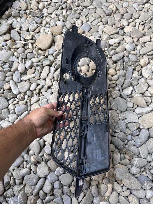 Grilă dreapta bară față audi q5.s linne.cod:8r0807681.s.