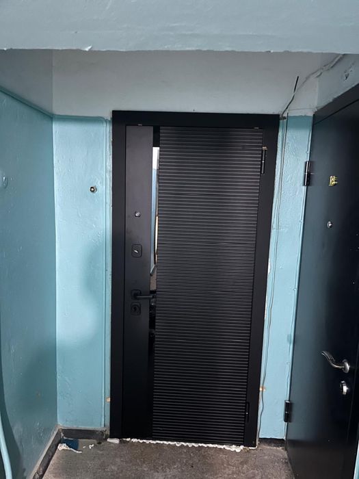 Установка металличеких дверей