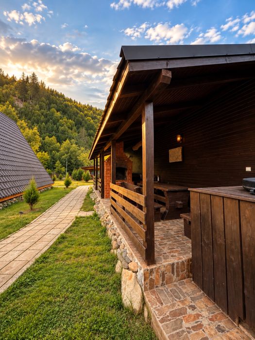 Cabanǎ de inchiriat A-Frame în Albac – râu, pădure, ciubăr & saună | Până la 16 persoane