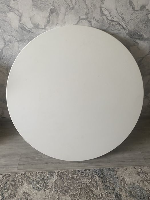 Продам стол круглый.