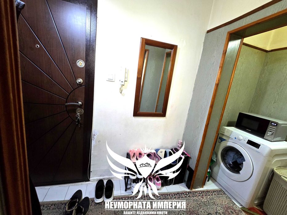 Продавам тристаен 68кв.м. на 4ти етаж с метален гараж в гр.Асеновград, квартал Изток