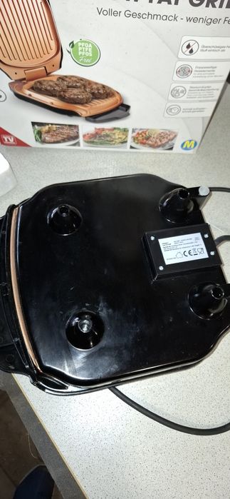 Grill Low Fatt pentru gătit pe ambele părți.