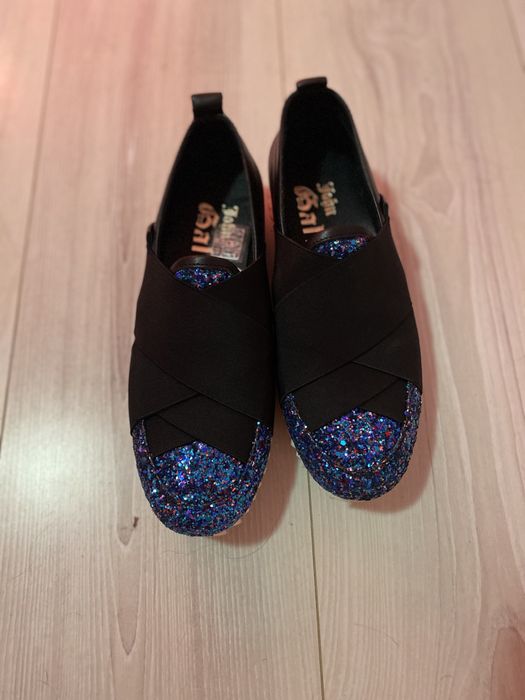 Vând pantofi John Galliano