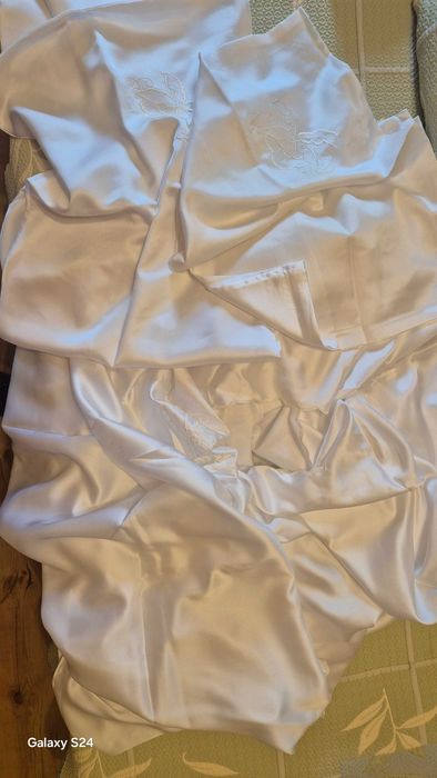 Продавам сатенени чаршафи