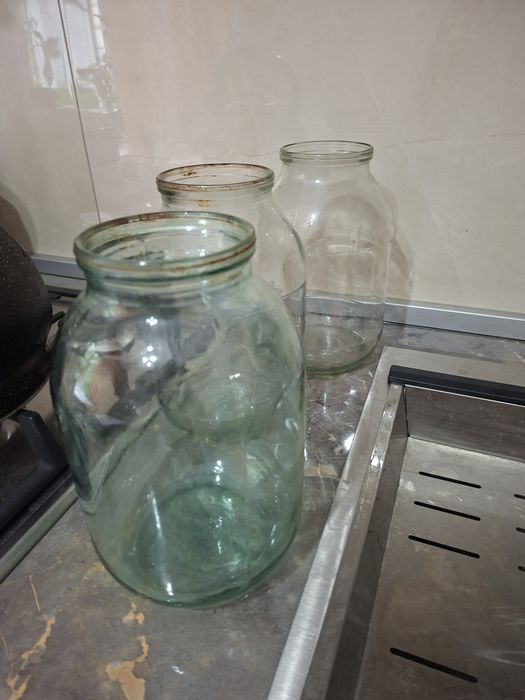 Срочно продам банки 2х,цена 200т