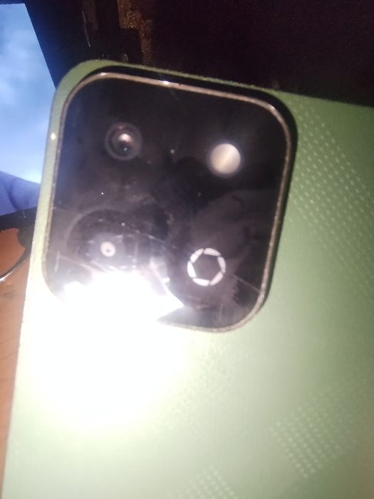 Vând telefon mobil