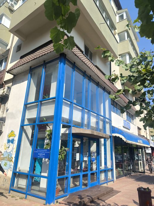 Ofer spre închiriere spațiu comercial ultracentral