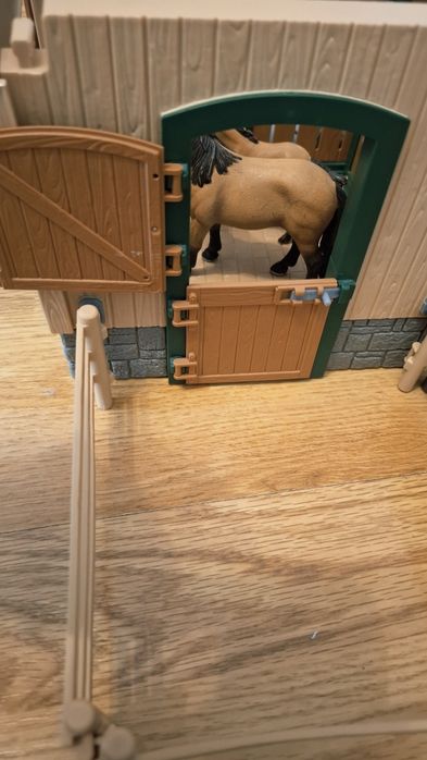 Ferma schleich  de vanzare urgent