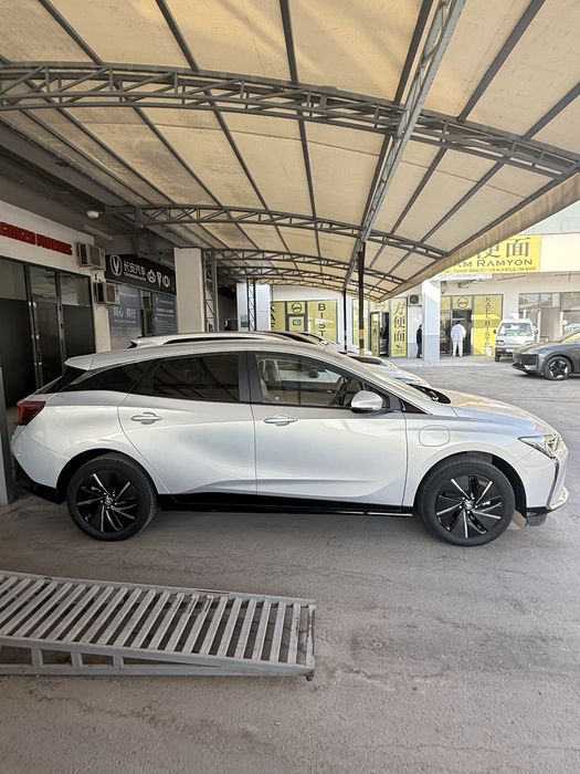 Buick avtomobil sotiladi