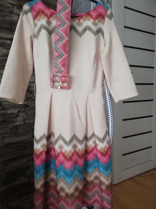 Платье размер 42 за 5000.