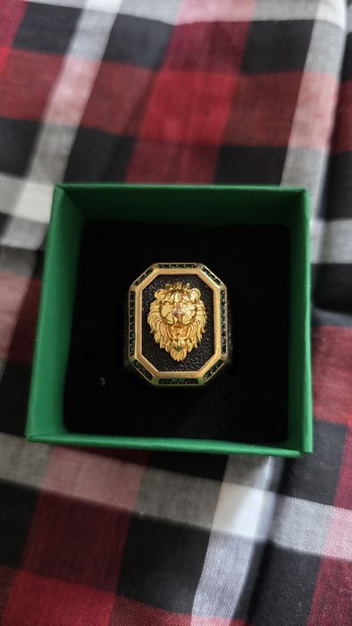 Продам солидную серебряную печатку Лев