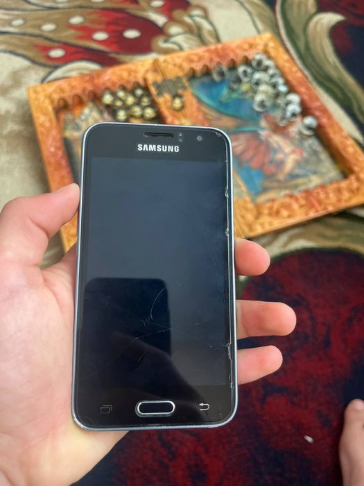 Samsung j1 16gb.