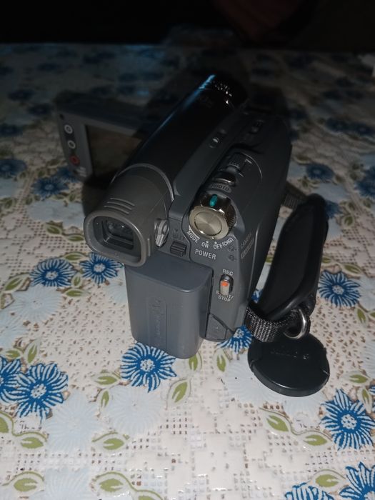 Цифровая видеокамера Sony DCR-HC26E