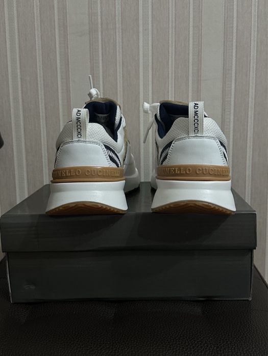 Кроссовки мужские белыез