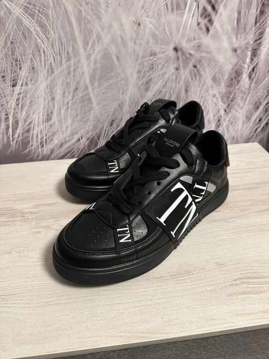 Adidasi Valentino Noi