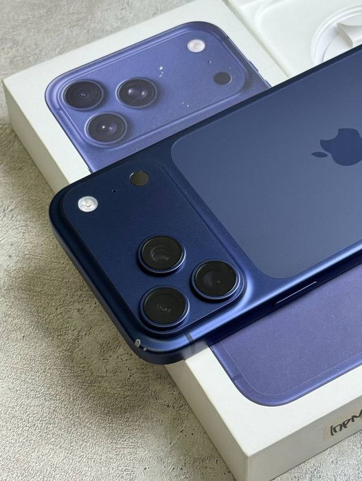 Iphone 17 pro max blue