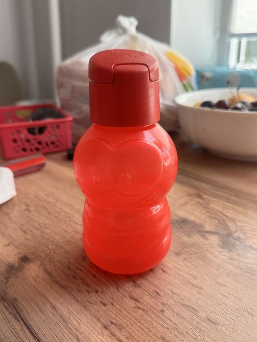 Продам детскую бутылку tupperware