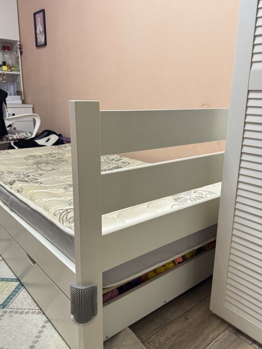 Продам кровать Икеа с матрасом 170х90