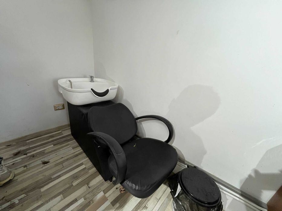 Vând frizerie complet utilata