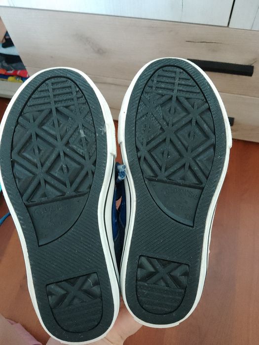 Маратонки за момче adidas / converse