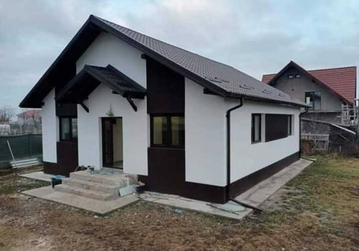 Vând case modulare pe structură metalică