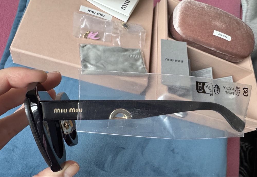 Оригинални луксозни слънчеви очила Miu Miu (Prada) с висящи аксесоари