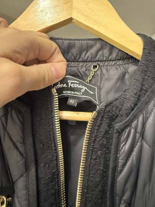 Продам 3 куртки за 20000, среди них есть Ferragamo оригинал
