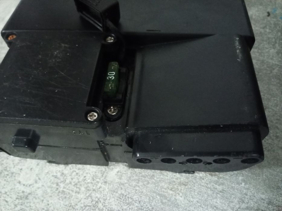 !!! URGENT!!! Vand Baterie Tranz x bicicleta electrica de 24 v 11 ah, noua Li-ion incarcator cu 4 pini. Pentru mai multe detalii ma puteti contacta