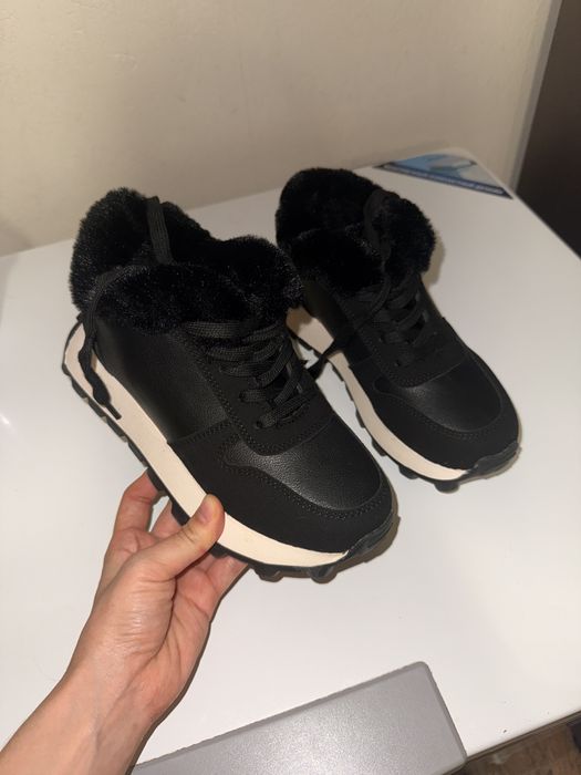 Ботинки  зима кросовки новые