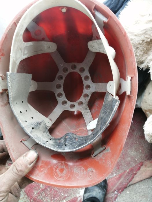 Каска шахтерская.