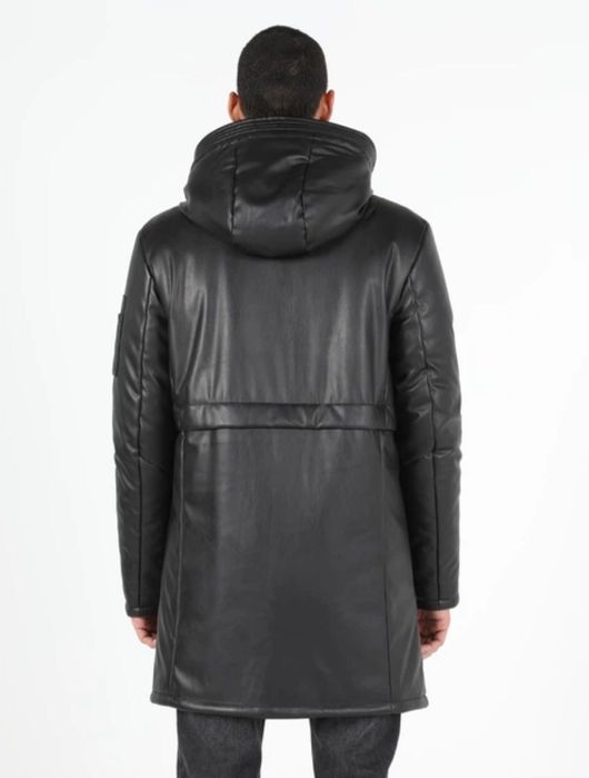 Продавам мъжко яке Colin's