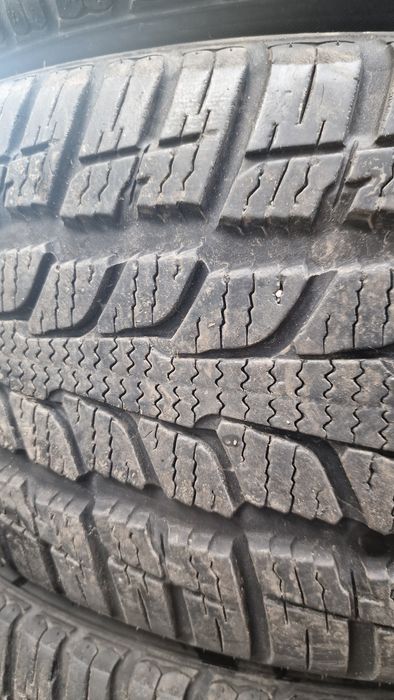 225 45 17 Roadstone 4 anvelope iarna