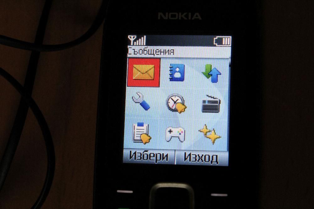 Nokia 1616 с фенерче и радио