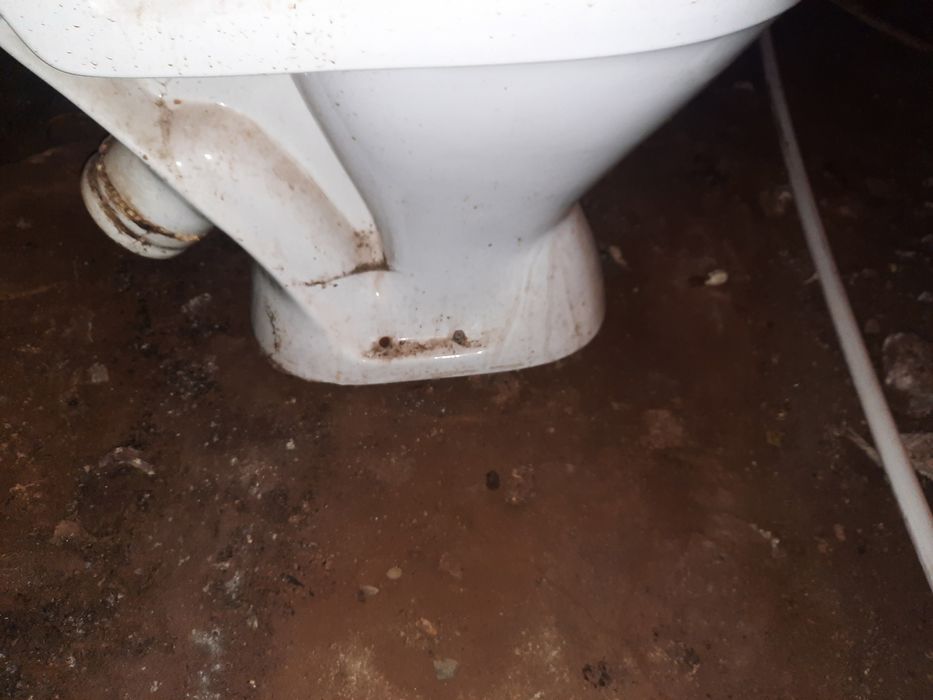 Унитаз продам б/у рабочий.