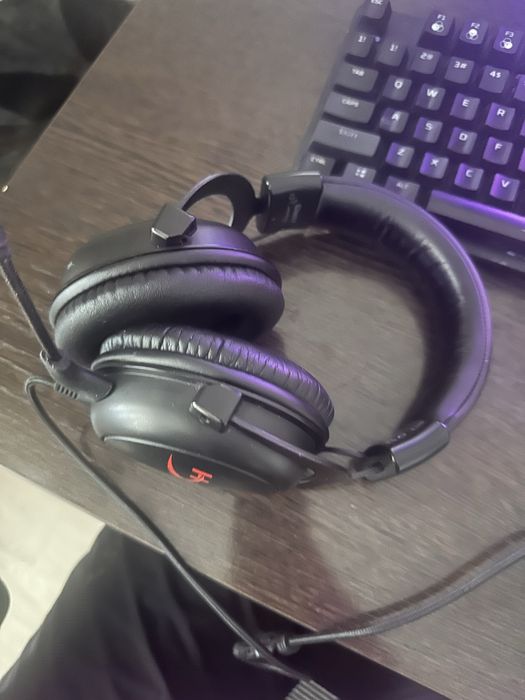 Продам игровую гарнитуру: наушники(hyper x2)