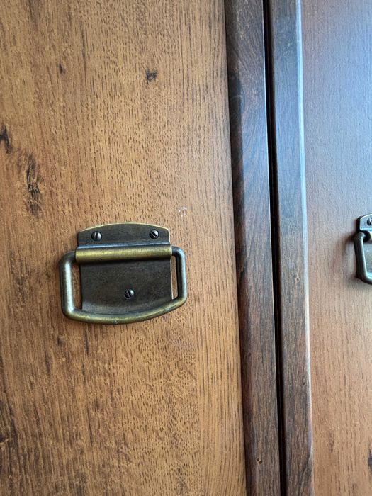 Продавам комплект  шкафове – 2 секции с рафтове и чекмеджета + гардероб