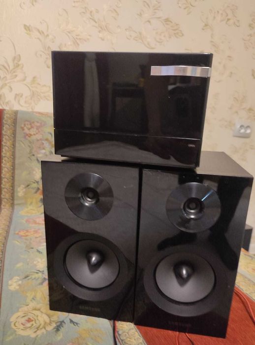 Музыкальный центр Samsung MM-E330 / USB / CD