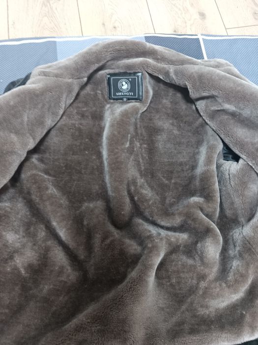 Продам куртку 10 000