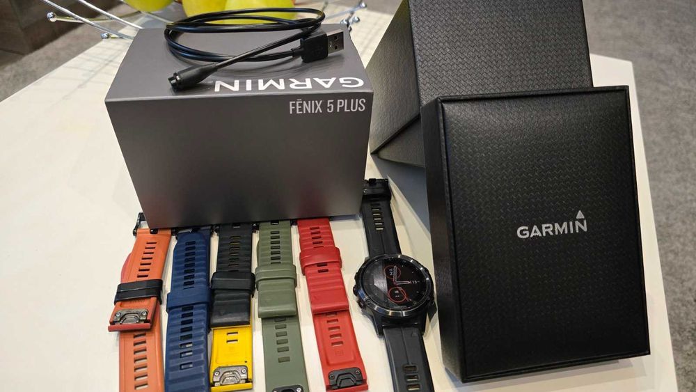 Продавам часовник Garmin Fenix 5 plus Sapphire