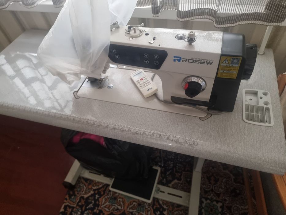 Продаётся швейная машина и оверлог