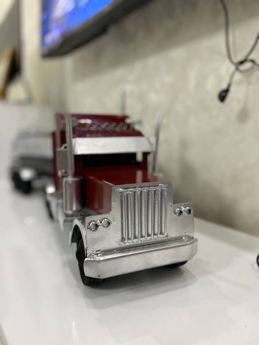 Продаётся макет фуры с цистерной