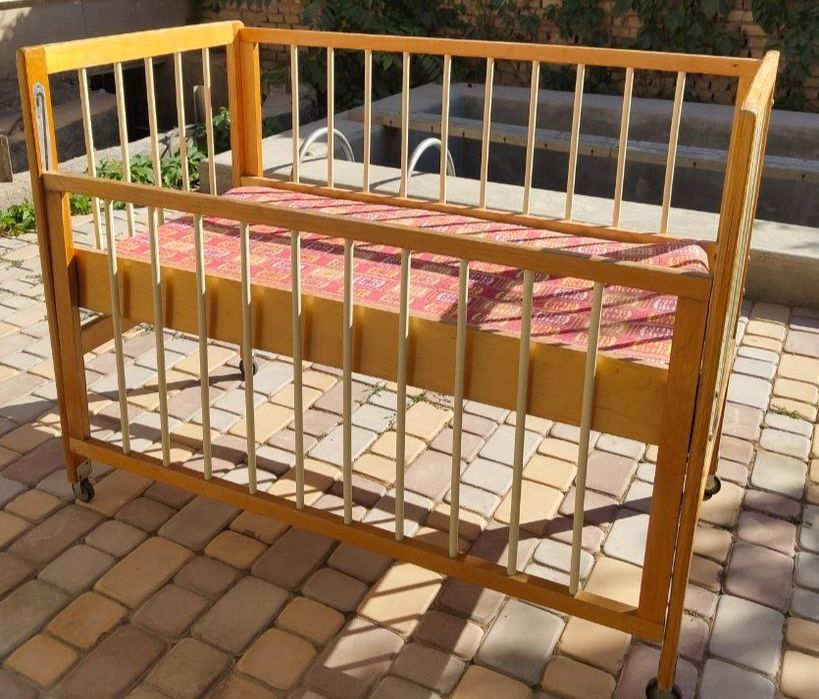 Детская кроватка