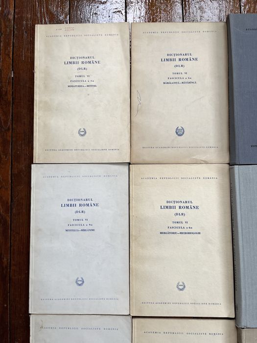 Lot de Colecție 19 Vol. - Dicționarul Limbii Române (DLR) / Ediția Tezaur a Academiei - Stare Interioară Impecabilă