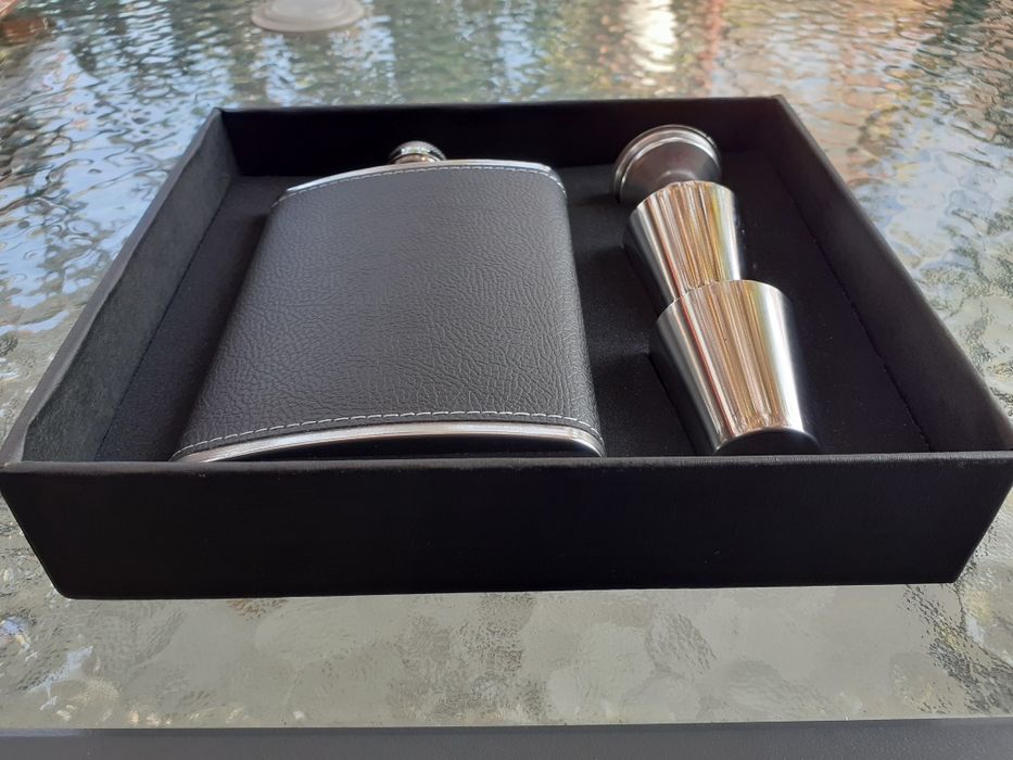 Set butelcuta inox plus 2 soturi și palnie. și