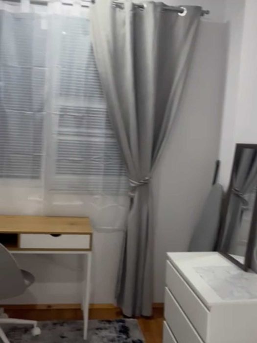 Тристаен апартамент в близост до АУБГ