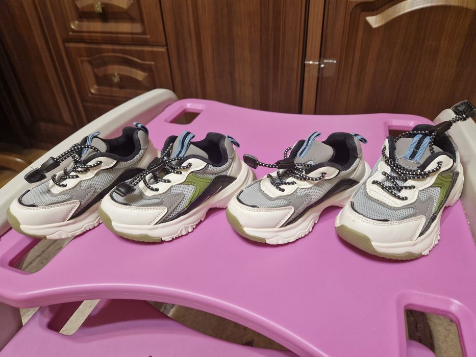 Adidasi / tenisi gemeni, mărimea 22/23 RESERVED